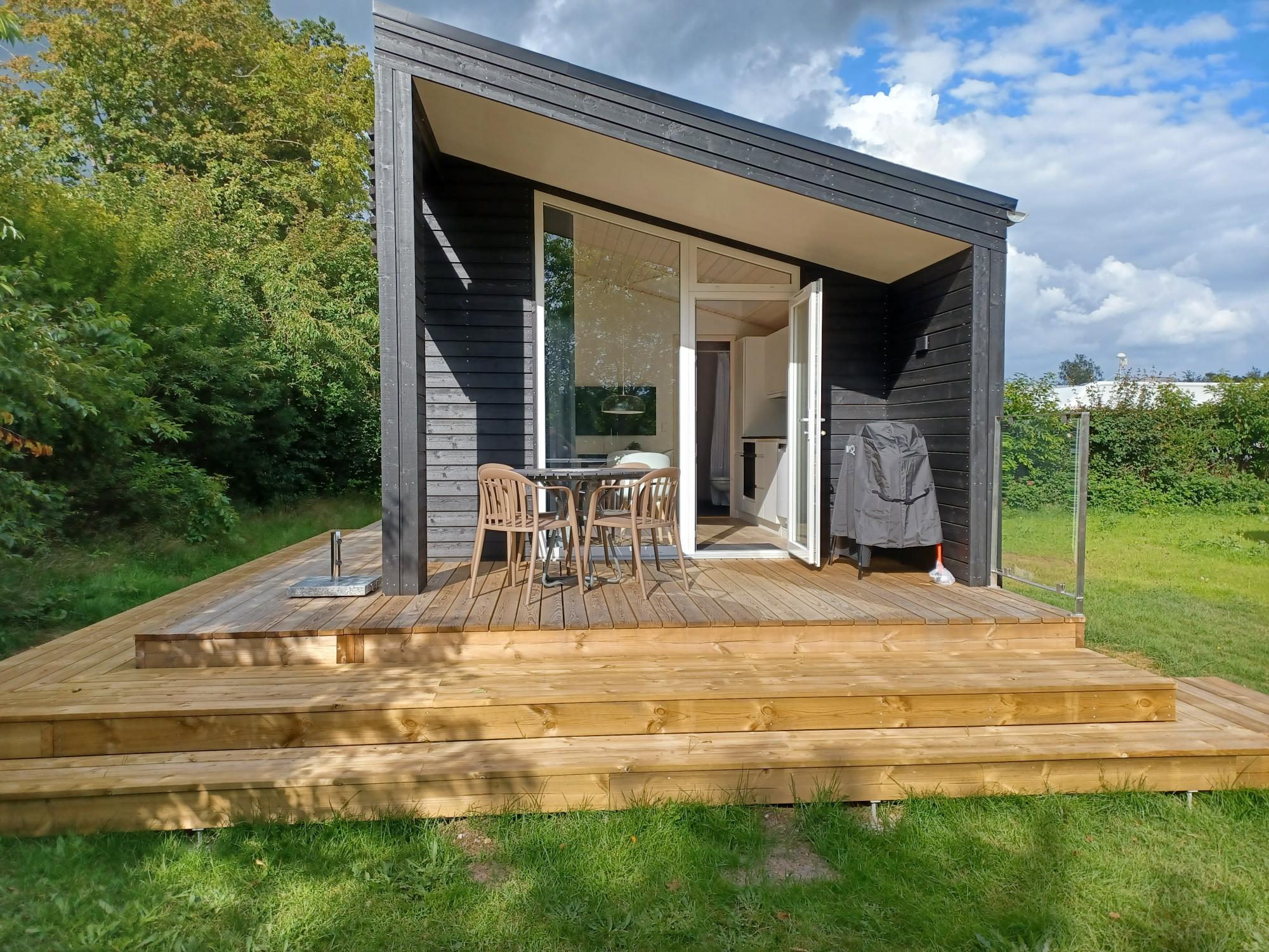 DCU-Camping Hesselhus - luksushytte 4 pers udefra