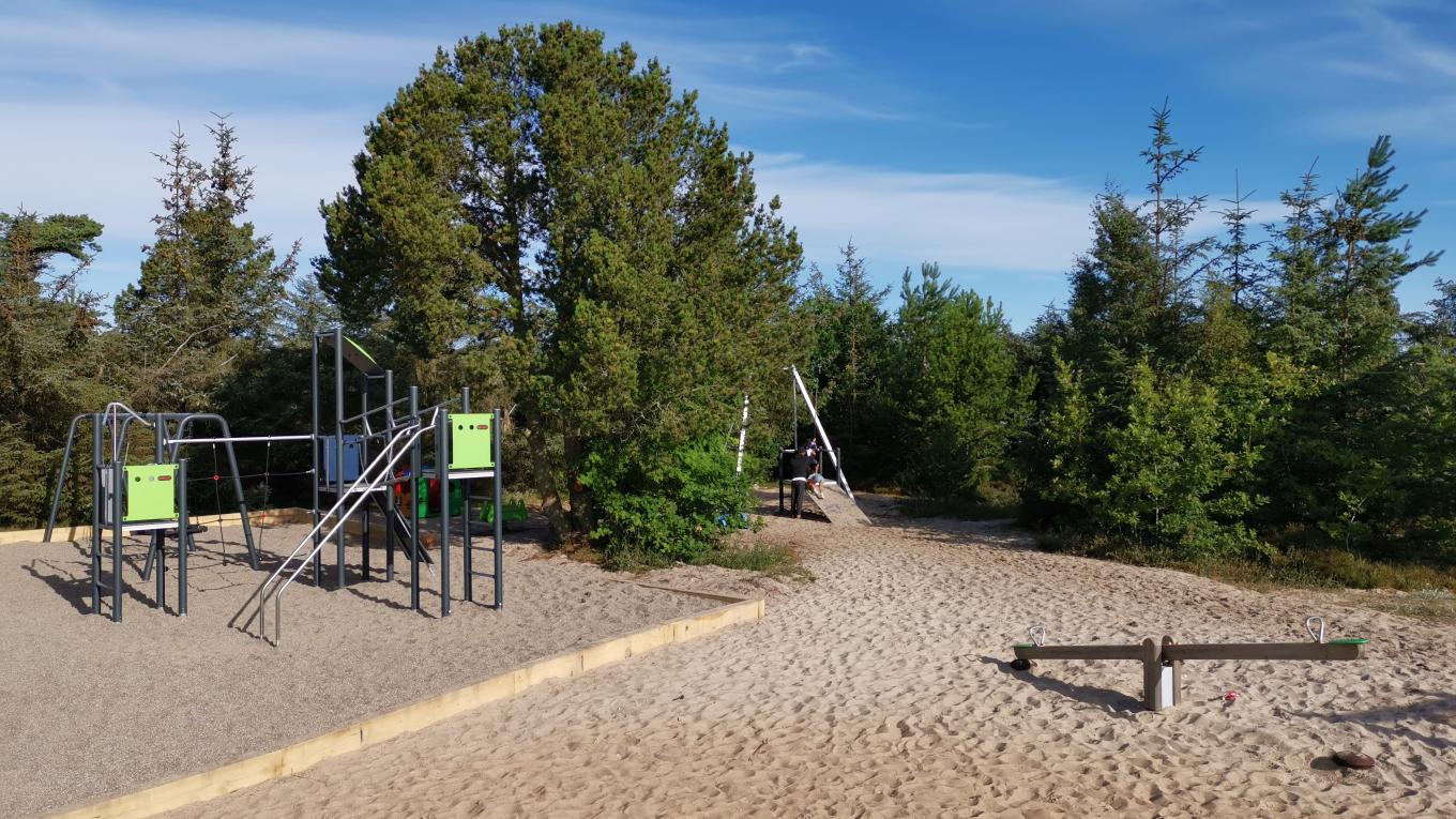 Blandt de mange forbedringer på DCUs pladser, er der kommet nye legepladser på DCU-Camping Ålbæk. Foto: DCU