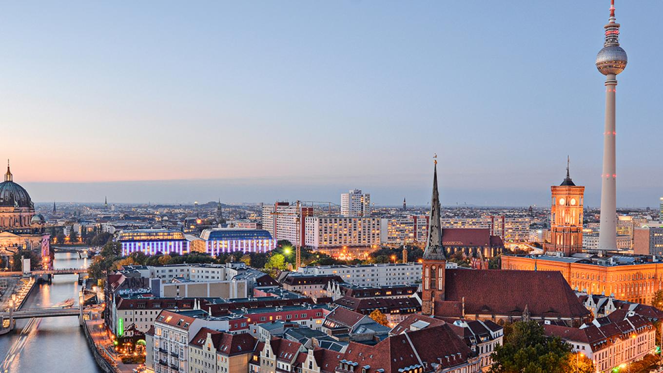 Tv-tårnet, som stikker op ude til højre, er let at navigere efter, når man færdes i byen. Berlin