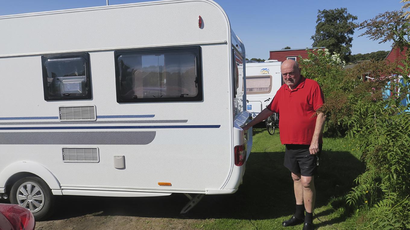 Holger Brandt Kofoed har betalt ”et sted mellem 4.000 og 5.000 kr.” for at forsikre sin campingvogn med tilbagevirkende kraft. Holger Brandt Kofoed, campingvogn