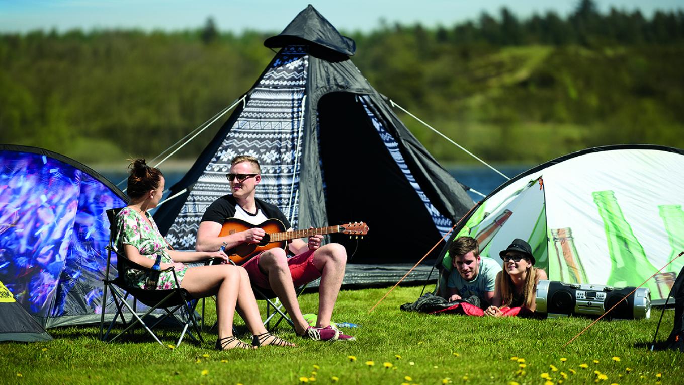 Easy Camp har forskellige festivaltelte med sjove print. Easy Camp, telte, soveposer, campingudstyr