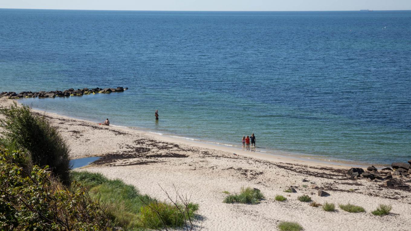 DCUs nye campingplads på Bornholm ligger lige ved en skøn, finkornet sandstrand. Foto: Rasmus Schønning DCUs nye campingplads på Bornholm ligger lige ved en skøn, finkornet sandstrand. Foto: Rasmus Schønning