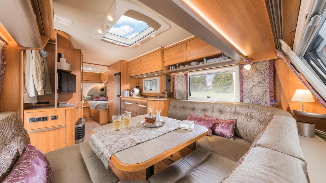 Hymer Nova SL 620 med god plads til det meste. Hymer Nova SL 620, campingvogn