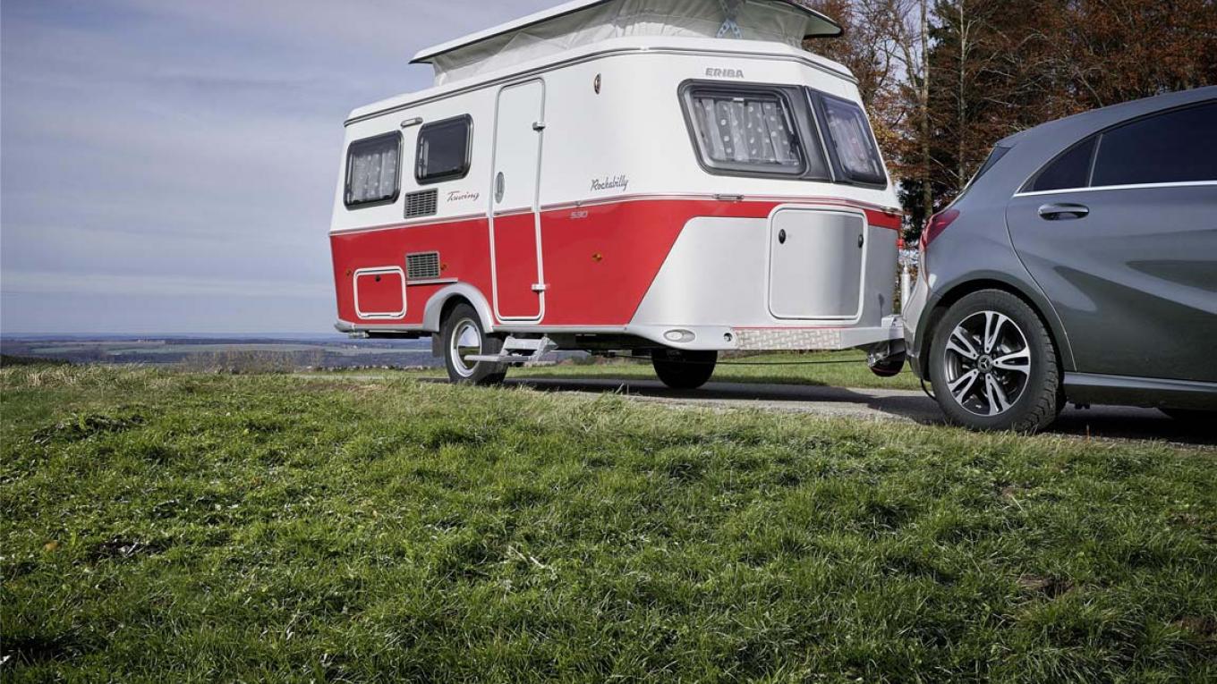 Eriba Touring Troll 530 findes både i en rød og en blå udgave. Eriba Touring Troll 530, Rockabilly, retro campingvogn