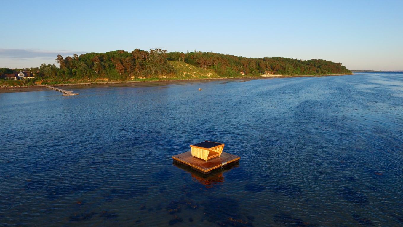 Der er vand og fantastisk udsigt til alle sider, når man sover i shelter på Roskilde Fjord. Shelter, havshelter, kajak-shelter, Roskilde Fjord, Halsnæs