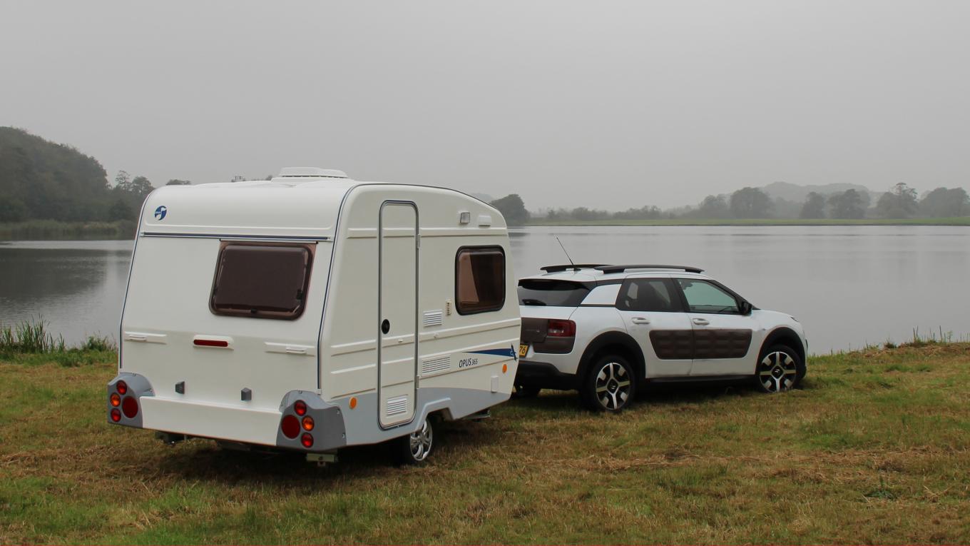 Vega (før Opus) er en billig og let campingvogn som kun vejer 600 kg.