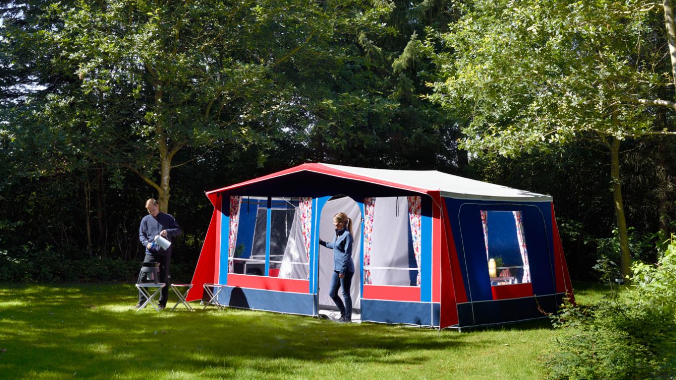 Isabella Moment 300-teltet er en klassiker, som har beholdt farverne og linjerne fra de gode gamle dage. Isabella, Isabella-telte, telte, fortelte, 2017-nyhed, camping, campingudstyr, campingtelt, campingfortelt