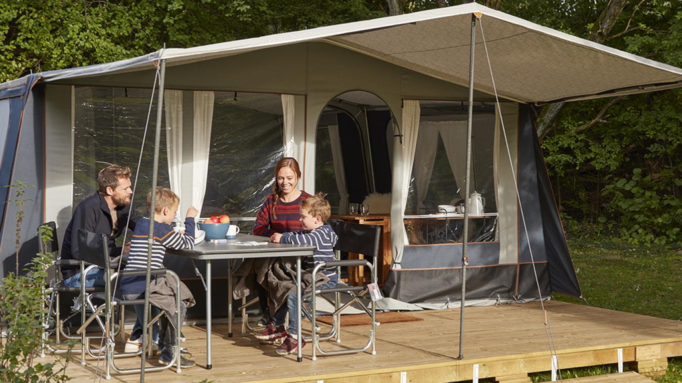 Til maj kan du leje glamping-luksustelte på DCU-Flyvesandet Strand Camp og DCU-Camping Nærum. Isabelle Moment 300 North, telt, villatelt