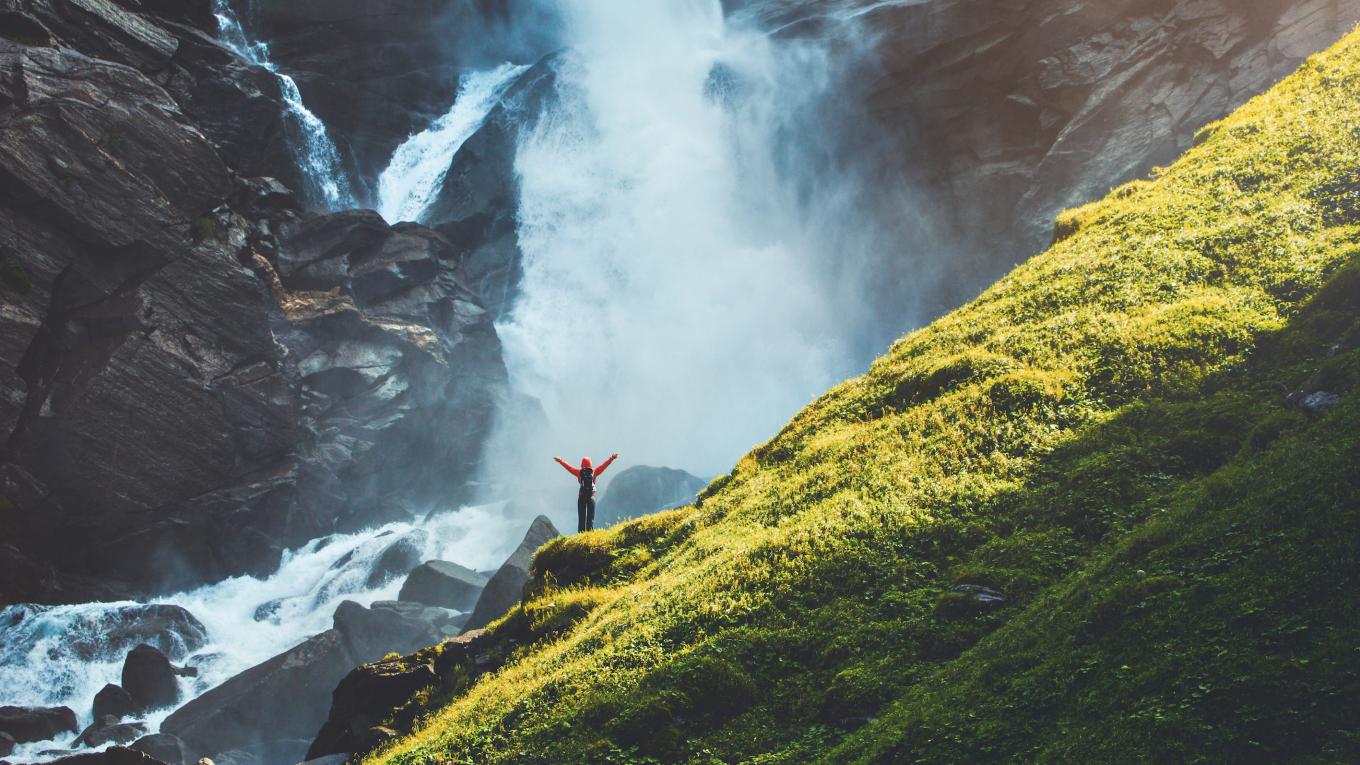 Storslåede kløfter og buldrende vandfald - Østrigs alper byder på skønne naturoplevelser. Her Krimmler Wasserfälle. Krimmler Wasserfälle, vandfald, Østrig, de østrigske alper