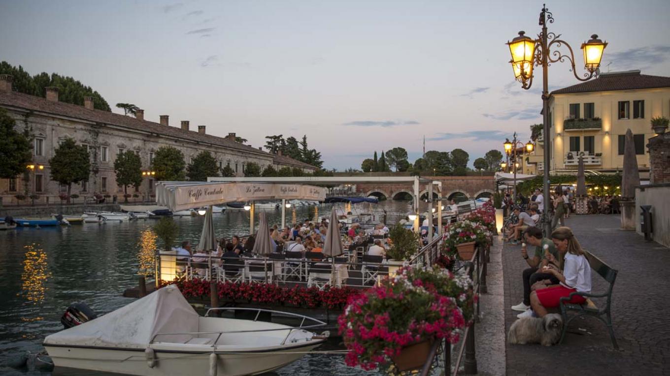 Gardasøen, La Quercia, Caffe Centrale