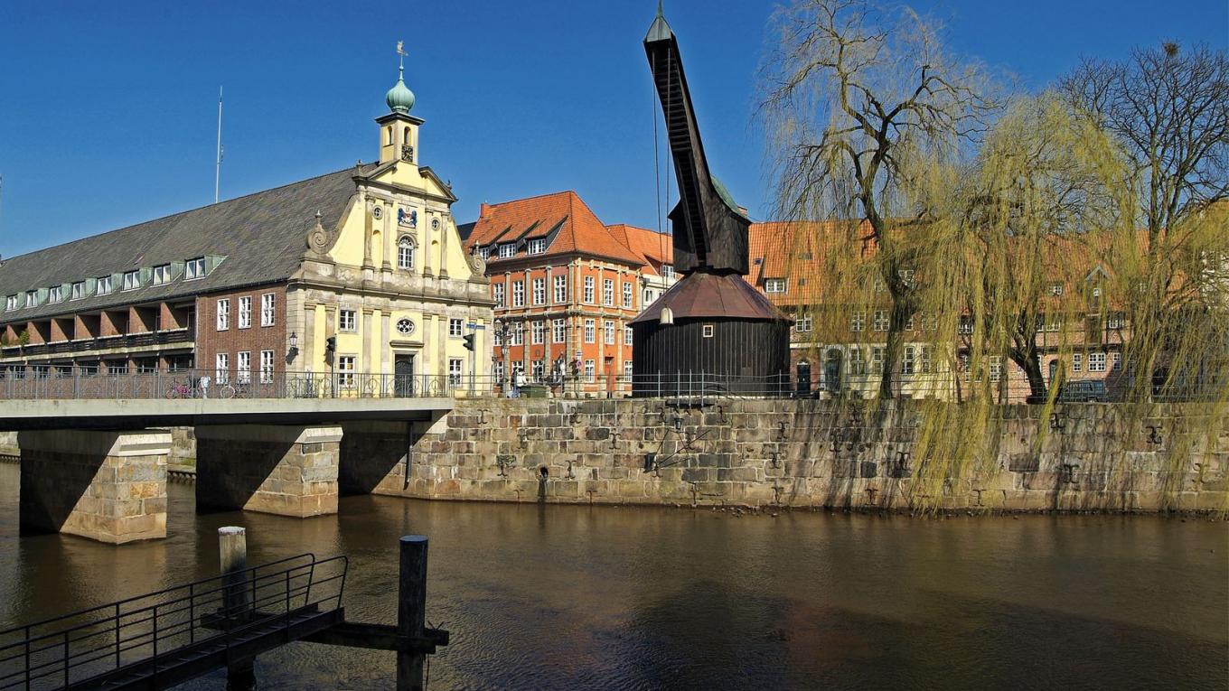 Lüneburg er en gammel hansestad, som emmer af historie, men stadig er fuld af liv. Lüneburg, Tyskland, rejser, oplevelser, sensommer, efterårsur, hansestad