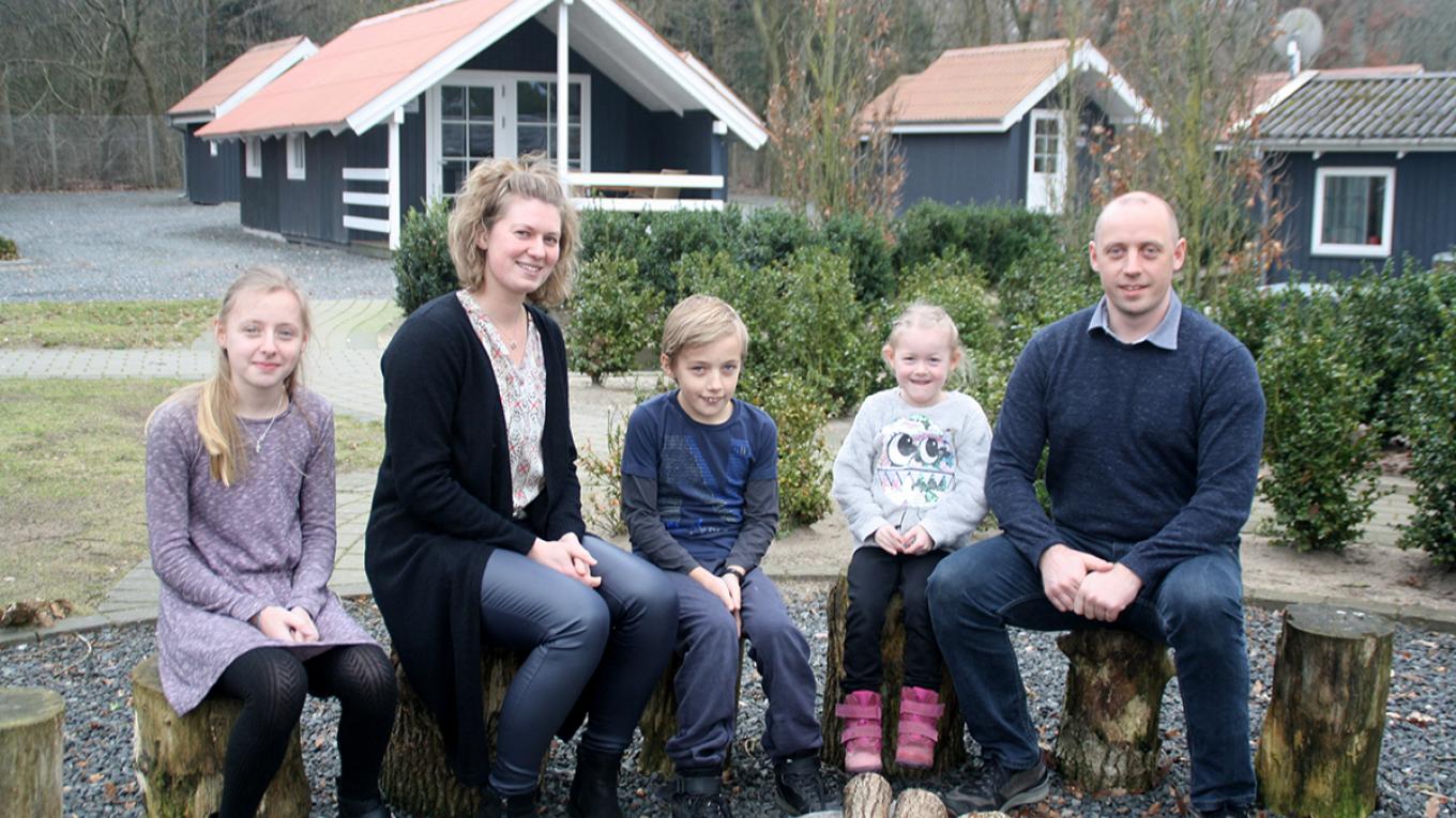 Anne Schested Hansen og Jonas Grønbech Sørensen og deres tre børn bliver de nye ejere af Ribe Camping. Ribe Camping, generationsskifte, unge familie på fem overtager pladsen