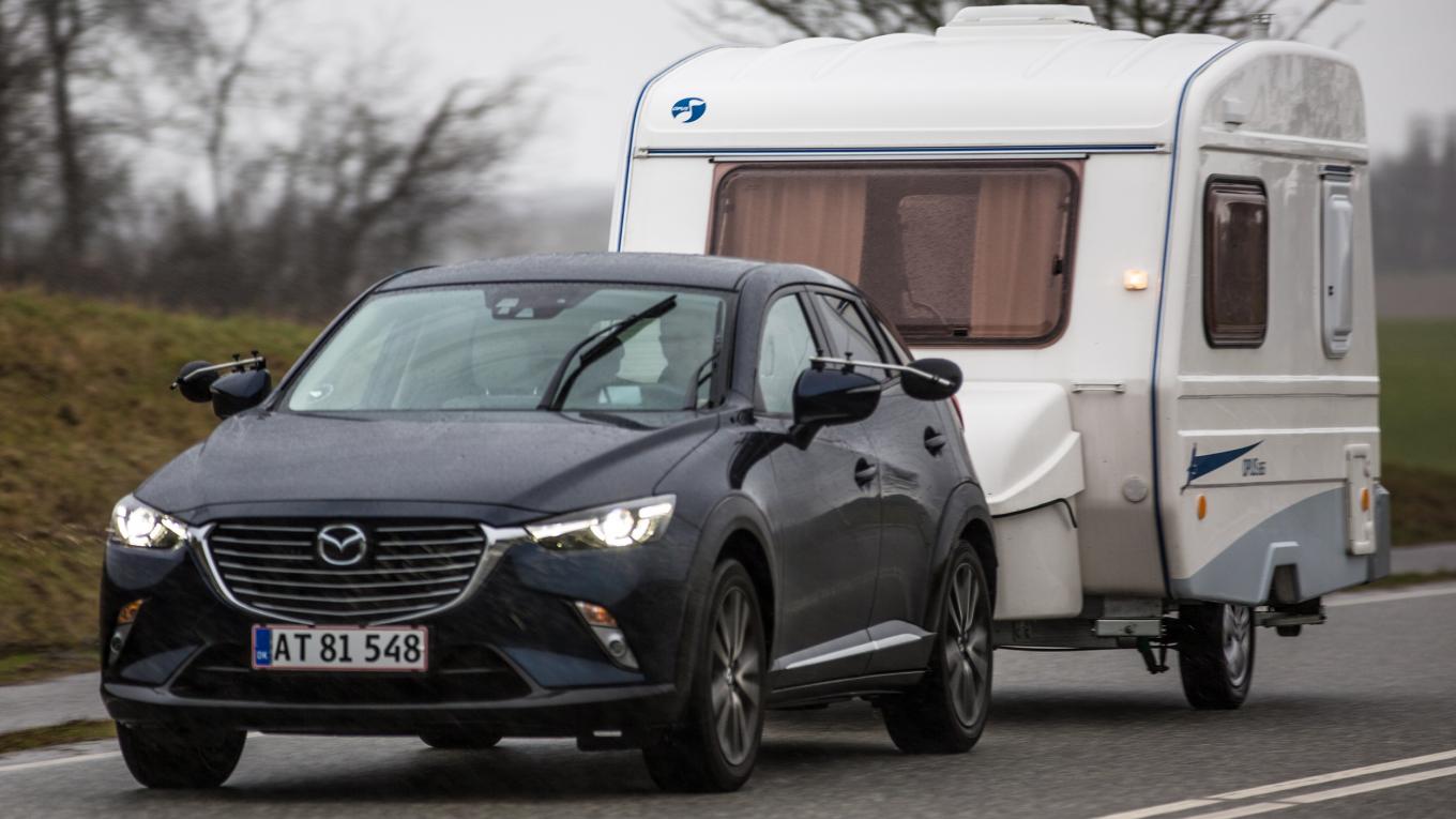 1. januar 2020 er hastighedsgrænserne blevet ændret, så biler op til 3.500 kg med en trailer eller campingvogn bagpå må køre 80 km/t. på lande- og motortrafikvej. Opus campingvogn på krogen