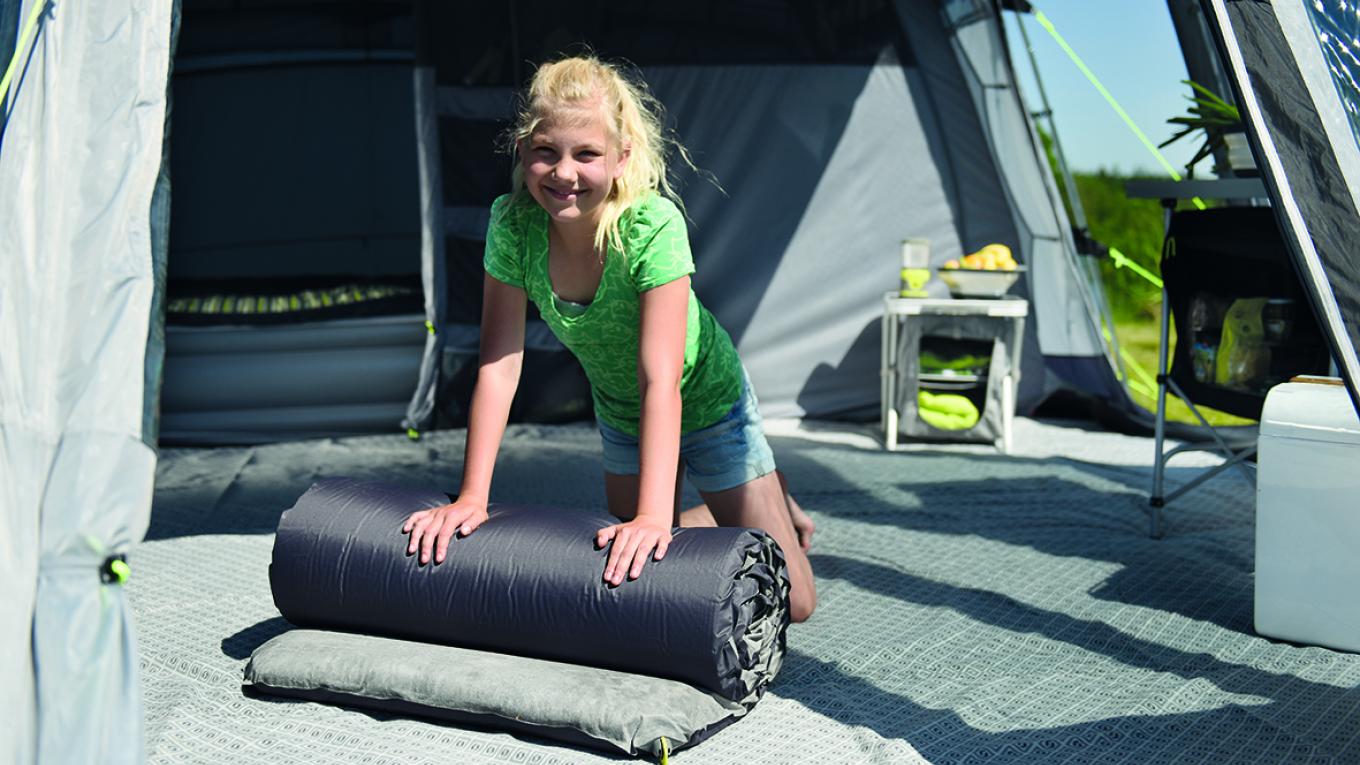 Outwell Air Flow Control-ventil løser problemerne med langsom oppumpning og tømning og besværet med sammenfoldning. Outwell, Outwell Air Flow Control, campingudstyr, ventil, selvoppustelige liggeunderlag