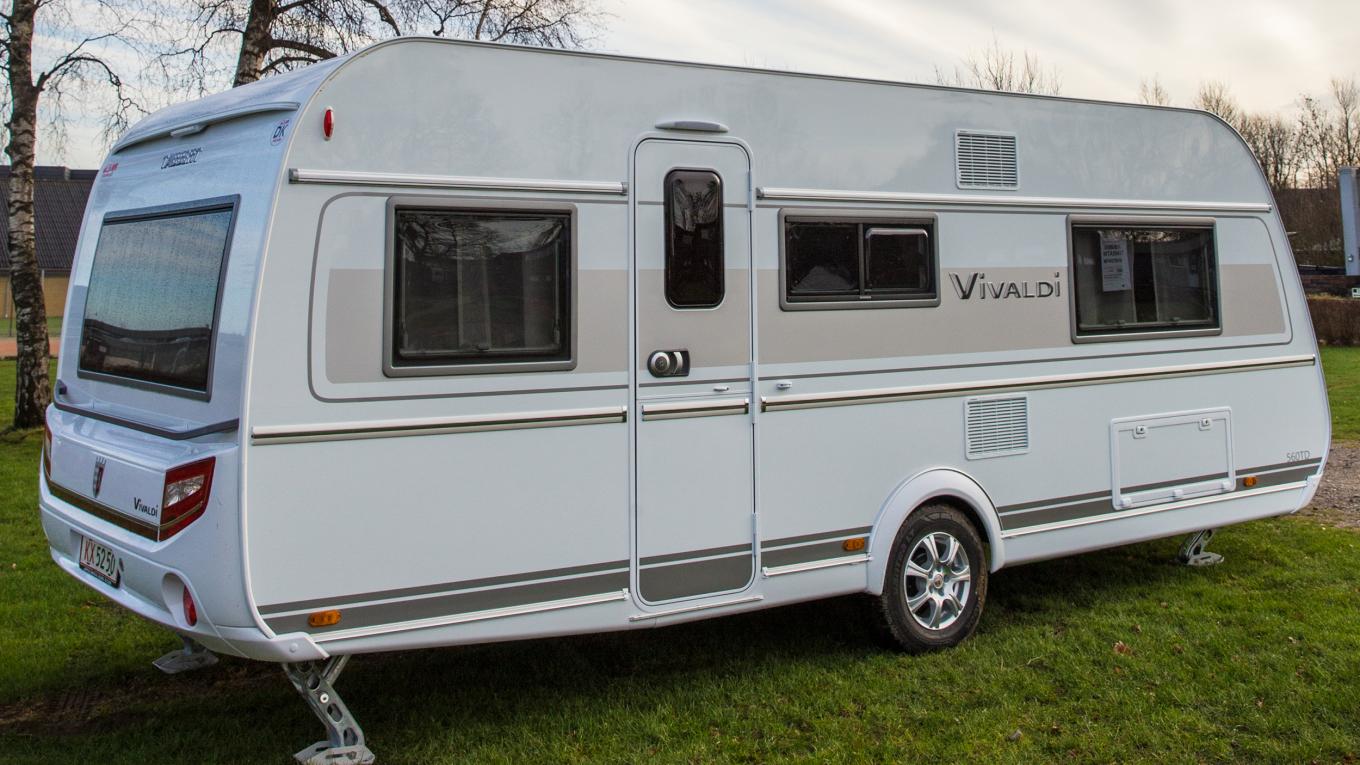 Tabberts eksteriør er enkelt og harmonisk, og tager sig godt ud en vinterdag på campingpladsen Dancamps Kolding.
