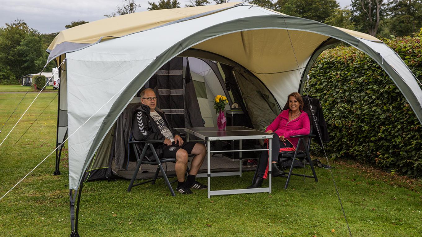 Outwell-fanklubben mødes tre gange om året. Conny og Lars Niemi er her med for første gang. Teltcamping, Outwell-fanklub, Outwell Fanklub Danmark, telttræf, teltklub