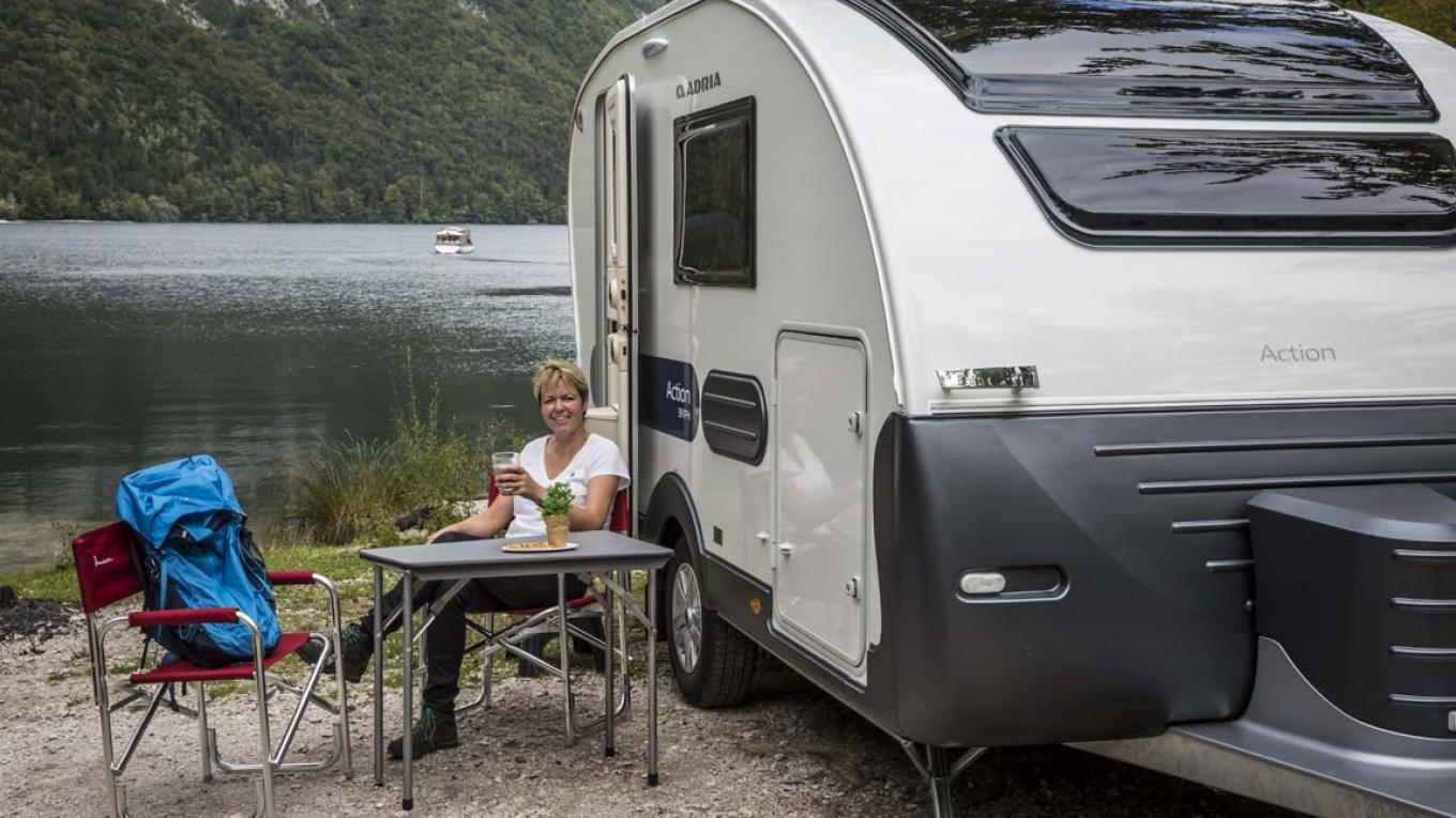 Frihed er det, du får mest af, fordi campingvognen kan tages med overalt. Adria Action 391 PH, Adria, minitest, test af campingvogne