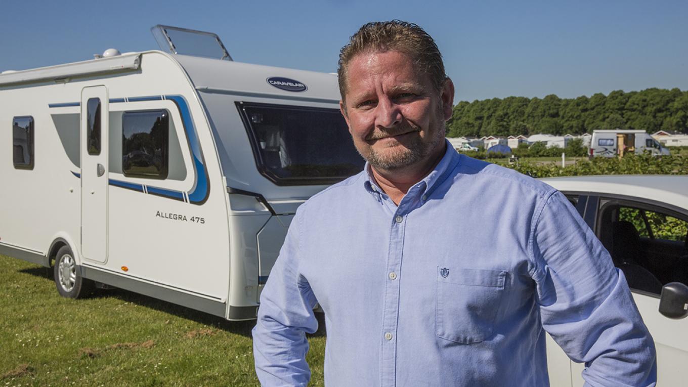 Thomas Møbius lejer sin campingvogn ud i de perioder, hvor han og familien ikke selv bruger den. Thomas Møbius, campingvogn
