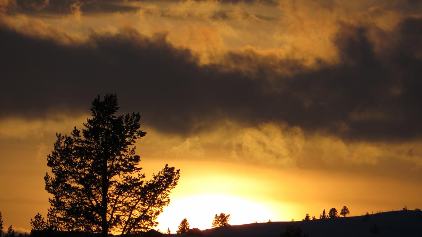 Når solen går ned, er det rart med noget smart campingudstyr til de mørke aftener. vintercamping, camping, udstyr, campingudstyr, grej til mørke, den mørke tid