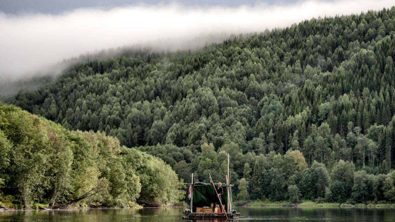 Når danskerne rejser på ferie, er det ofte med et ønske om at være offline. For eksempel ved at tage på tømmerflådeferie langt væk fra alting. offline, ferie, rejser, uden internet, Sverige, rafting