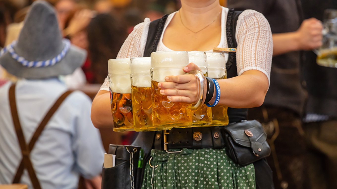 Hælde Habubu alder Fest, farver og fadøl i München | DCU