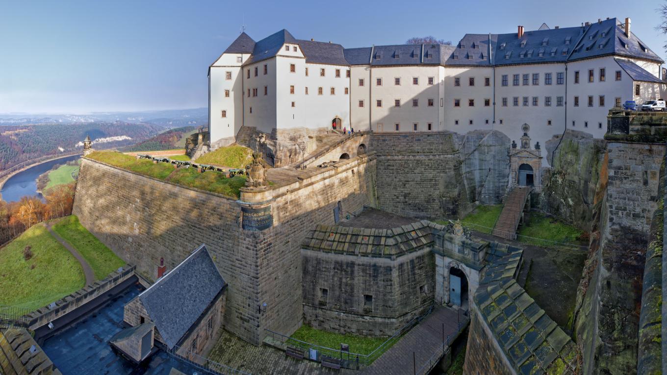 The west building and the defence structures at the entrance - Photo Bernd Wather From festung-koenigstein.de The west building and the defence structures at the entrance - Photo Bernd Wather From festung-koenigstein.de