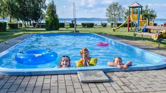 Balatontourist Camping &amp; Bungalows Vadvirág