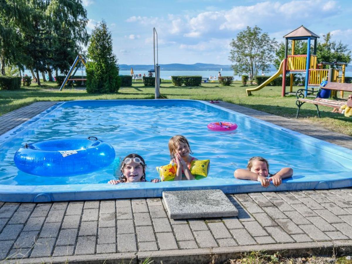 Balatontourist Camping & Bungalows Vadvirág