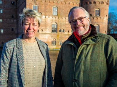 Dansk Camping Unions landsformand Anne Vibeke Isaksen og greve Michael Ahlefeldt-Laurvig-Bille. Foto: Rasmus Schønning Dansk Camping Unions landsformand Anne Vibeke Isaksen og greve Michael Ahlefeldt-Laurvig-Bille. Foto: Rasmus Schønning