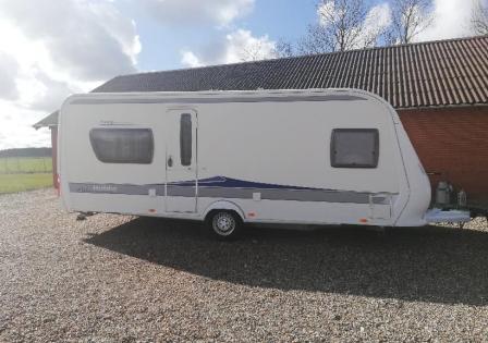 Hobby Prestige 560 UFE set fra højre side Hobby Prestige 560 UFE i forårssolen