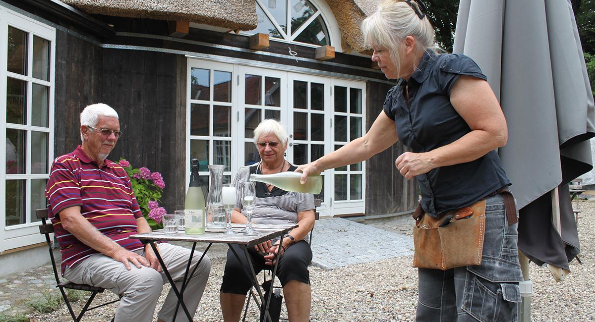 Prøv æblechampagnen på Skaarupøre Vingaard. Sydfyn, Fyn, æblechampagne, Skaarupøre Vingaard, vin