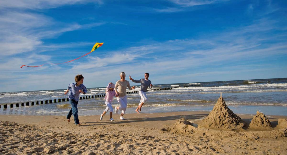 På øen Usedom er der betagende udsigter og lange sandstrande, hvor der kan udøves forskellige aktiviteter. Tyskland, rejser, ferie, Usedom, strande, wellness