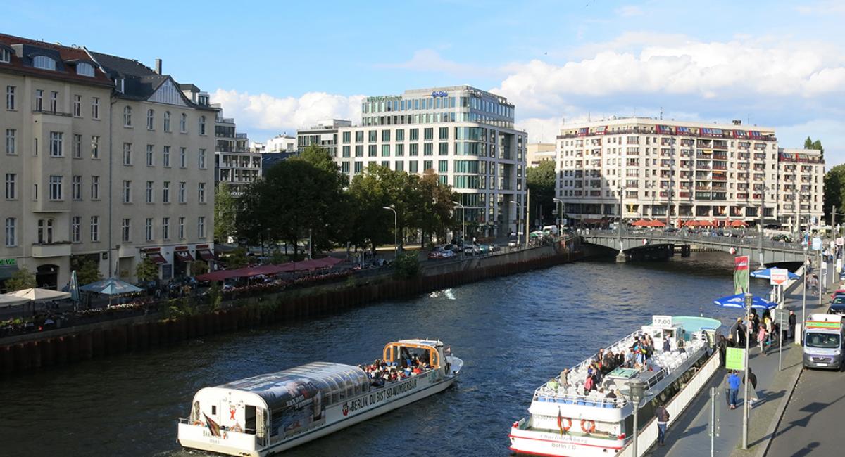 Man ser Berlin fra en anden vinkel, hvis man tager en sejltur på floden Spree. Spree, Berlin, flod