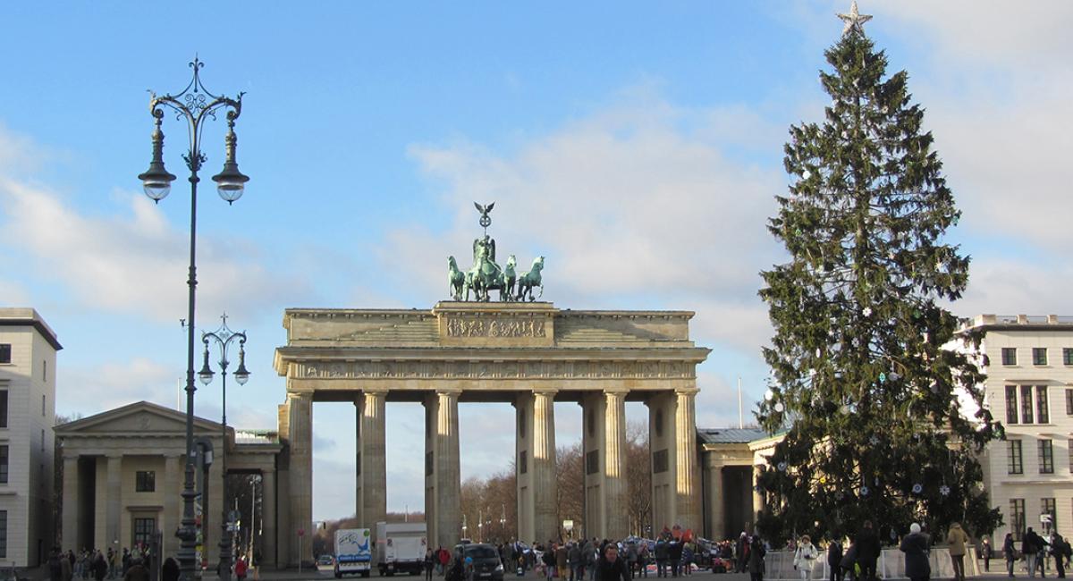 Brandenburger Tor blev symbol på genforeningen og Den Kolde Krigs ophør. Brandenburger Tor, Berlin