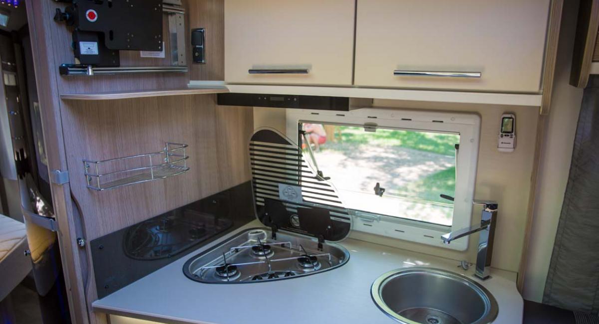 Caravelair Allegra Home 560, campingvogne, 2018, test, campingvognstest, køkken