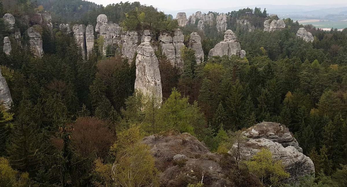Det bøhmiske paradis, Tjekkiet, mountainbike, udsigt over klipper