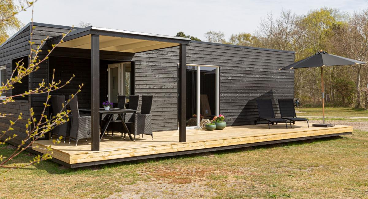 De nye luksushytter på DCU-Odense City Camp er magen til dem, der står på DCU-Camping Gjerrild, hvor disse billeder stammer fra - fotografen er på vej til Odense. Foto: DCU