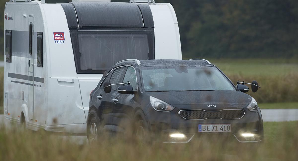 Hybridbiler kan ikke længere dømmes ude, når campingtrækkeren skal købes. Det er Kia Niro 1,6 GDI Hybrid Advance et godt eksempel på. Bilen var med i feltet til Årets Campingtrækker 2018, hvor den fik ros af juryen. Kia, hybridbil, campingtrækker, biler