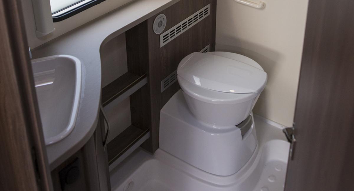 Knaus Südwind Scandinavian Selection 580 UF, campingvogn, toilet, håndvask