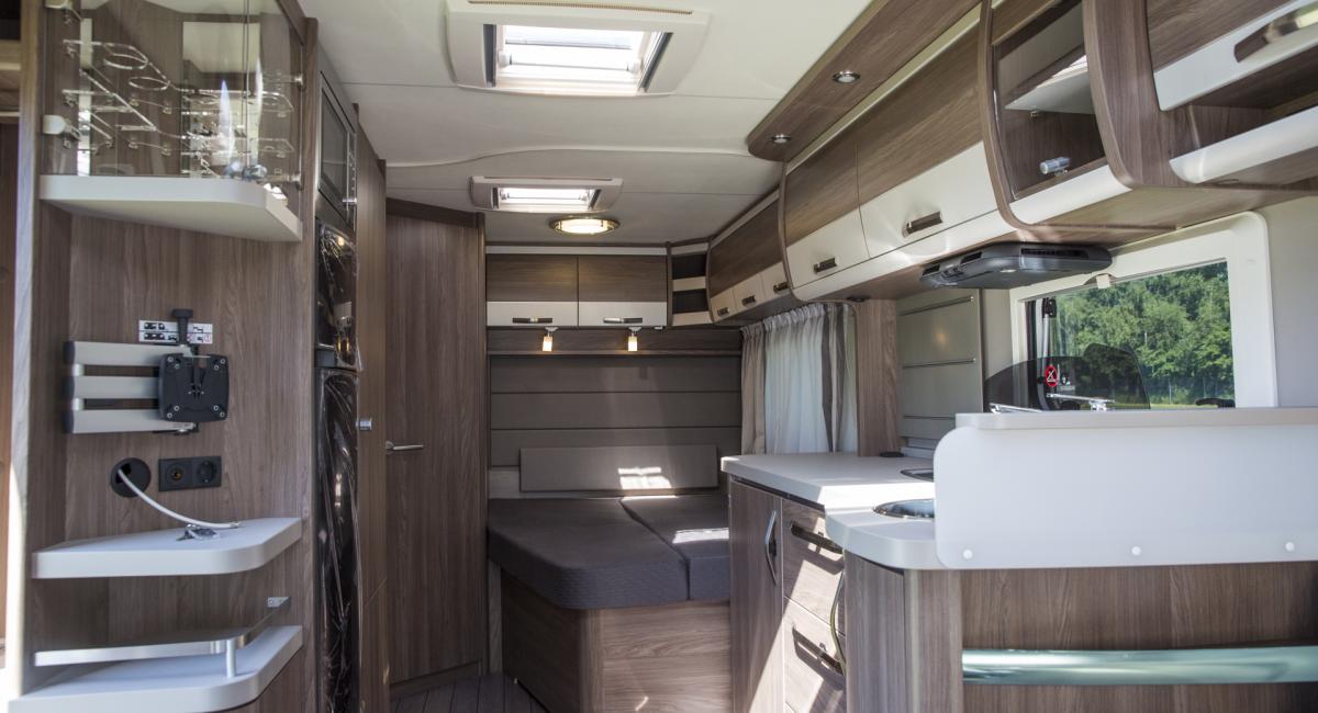 Knaus Südwind Scandinavian Selection 580 UF, campingvogn, soveværelse, seng, køkken