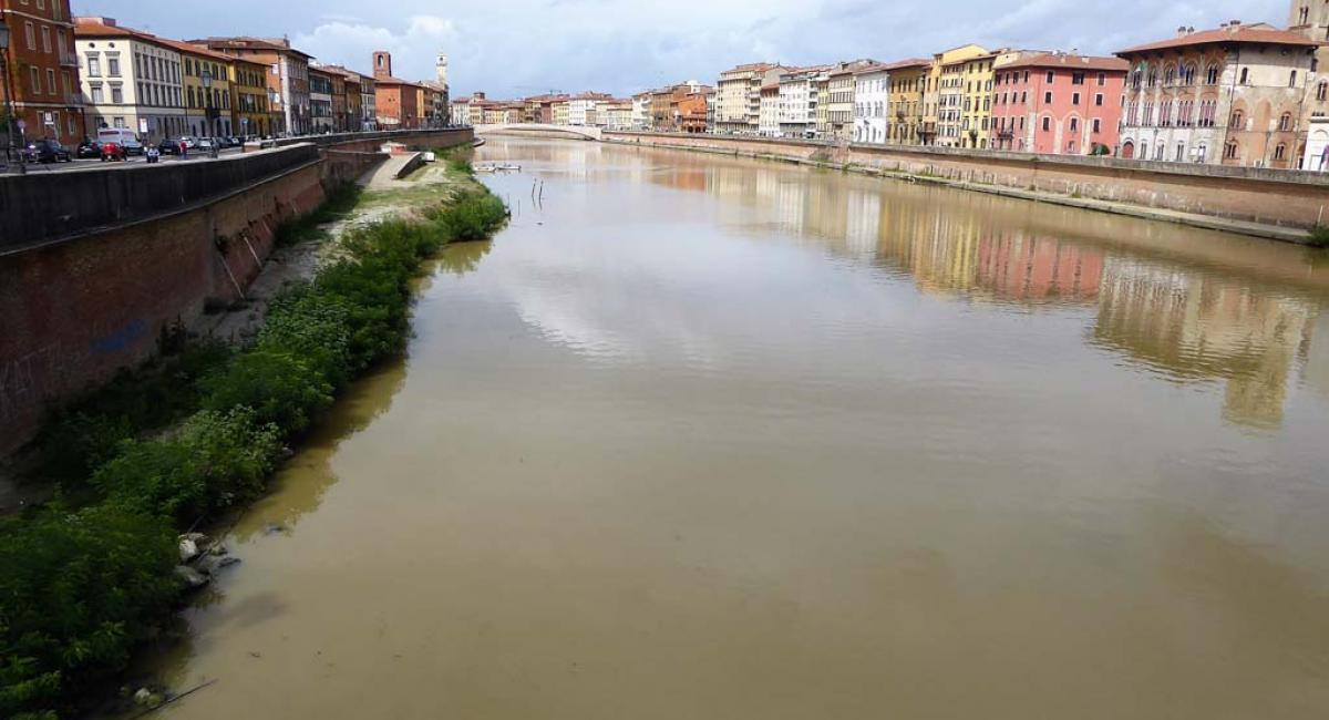 Arno-floden, Pisa, Italien