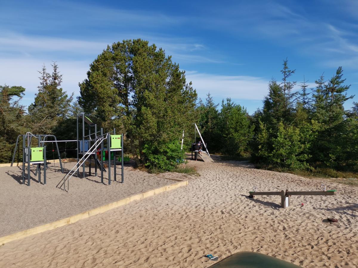 Blandt de mange forbedringer på DCUs pladser, er der kommet nye legepladser på DCU-Camping Ålbæk. Foto: DCU
