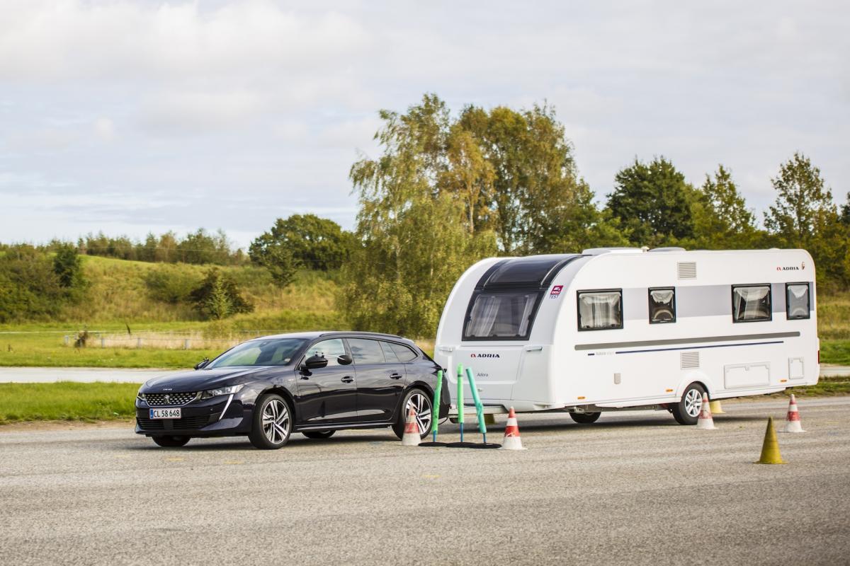 Bil på køreteknisk anlæg til årets campingtrækker 2020