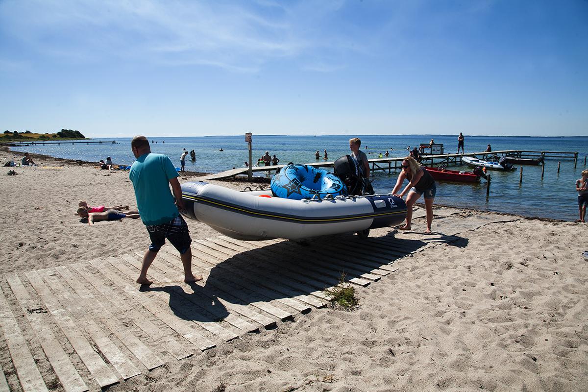 Aktiviteter i vand er oplagt, når man er omgivet af vand, som tilfældet jo er på Langeland. Høj og lav puls på Langeland, Danmark, aktivferie, sejlads, vand, natur