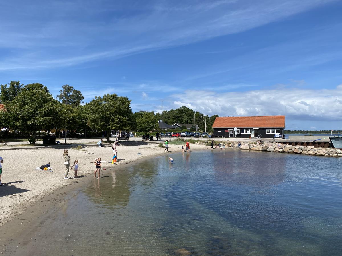 Pladser ved strand og by