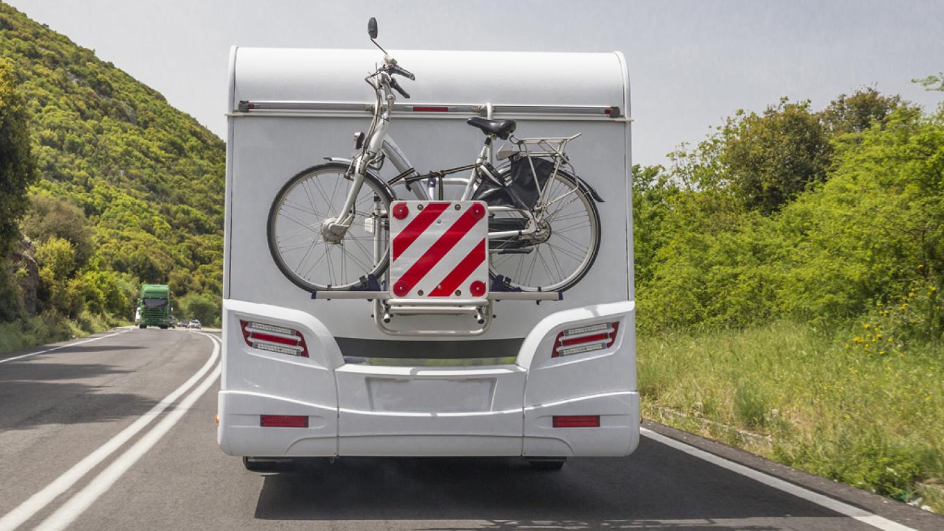 Husk skiltet, hvis du kører til Spanien eller Italien med cyklerne bagpå.