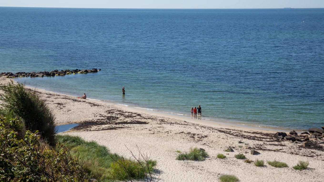 DCUs nye campingplads på Bornholm ligger lige ved en skøn, finkornet sandstrand. Foto: Rasmus Schønning