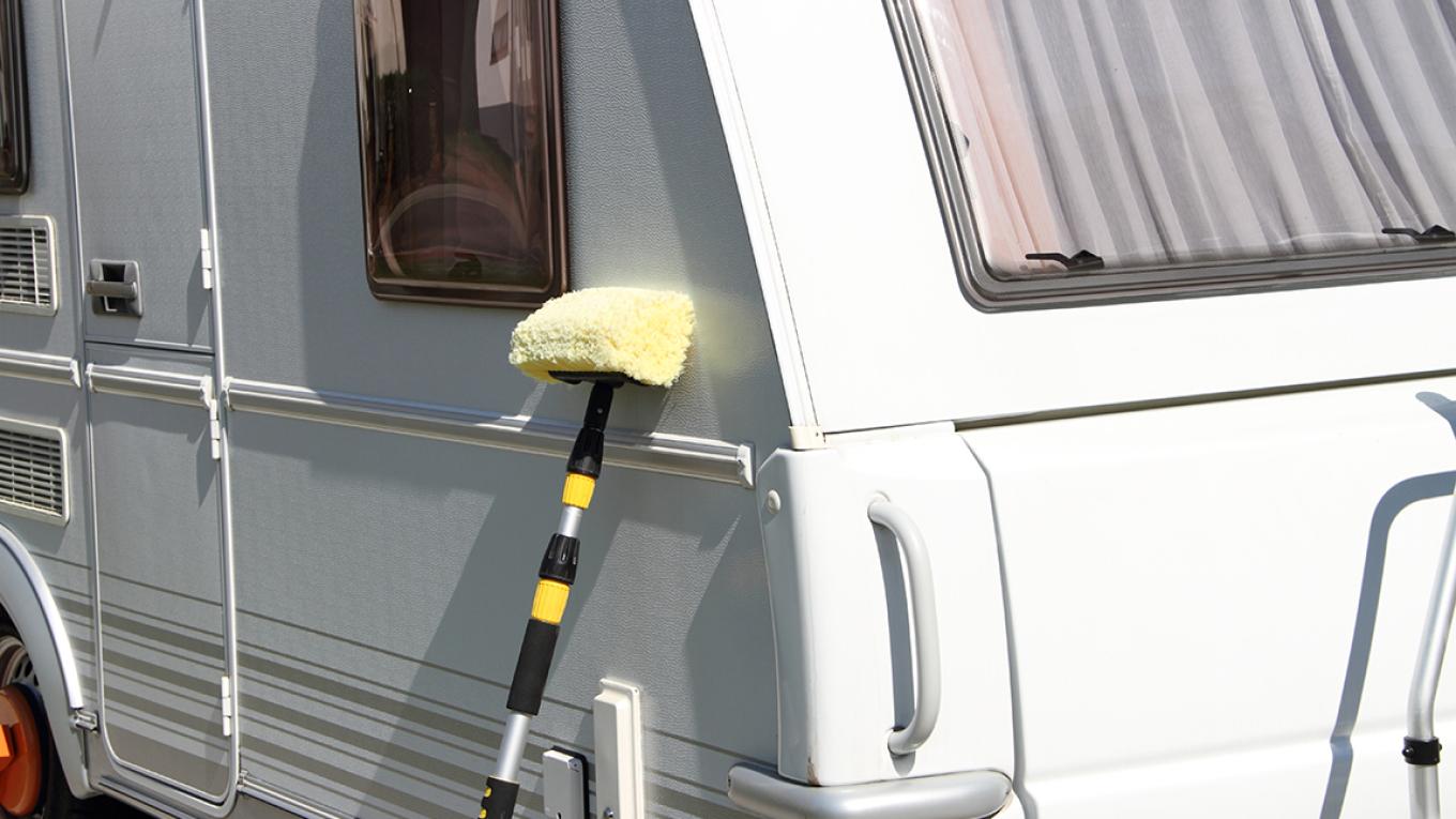 Klargøring, rengøring af campingvogn, ferieklar, ny sæson