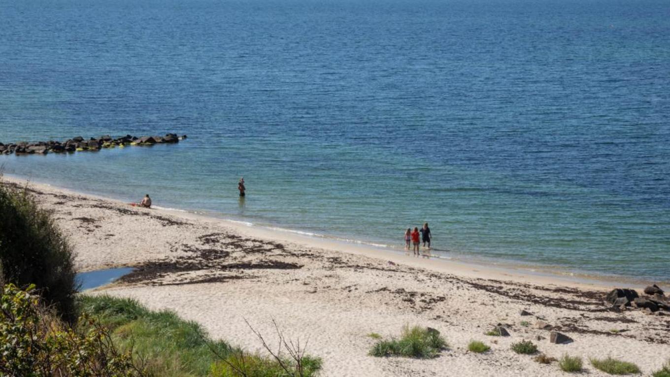 DCU-Camping Rønne Strand - Galløkken ligger lige ved denne dejlige, finkornede sandstrand. Foto: Rasmus Schønning