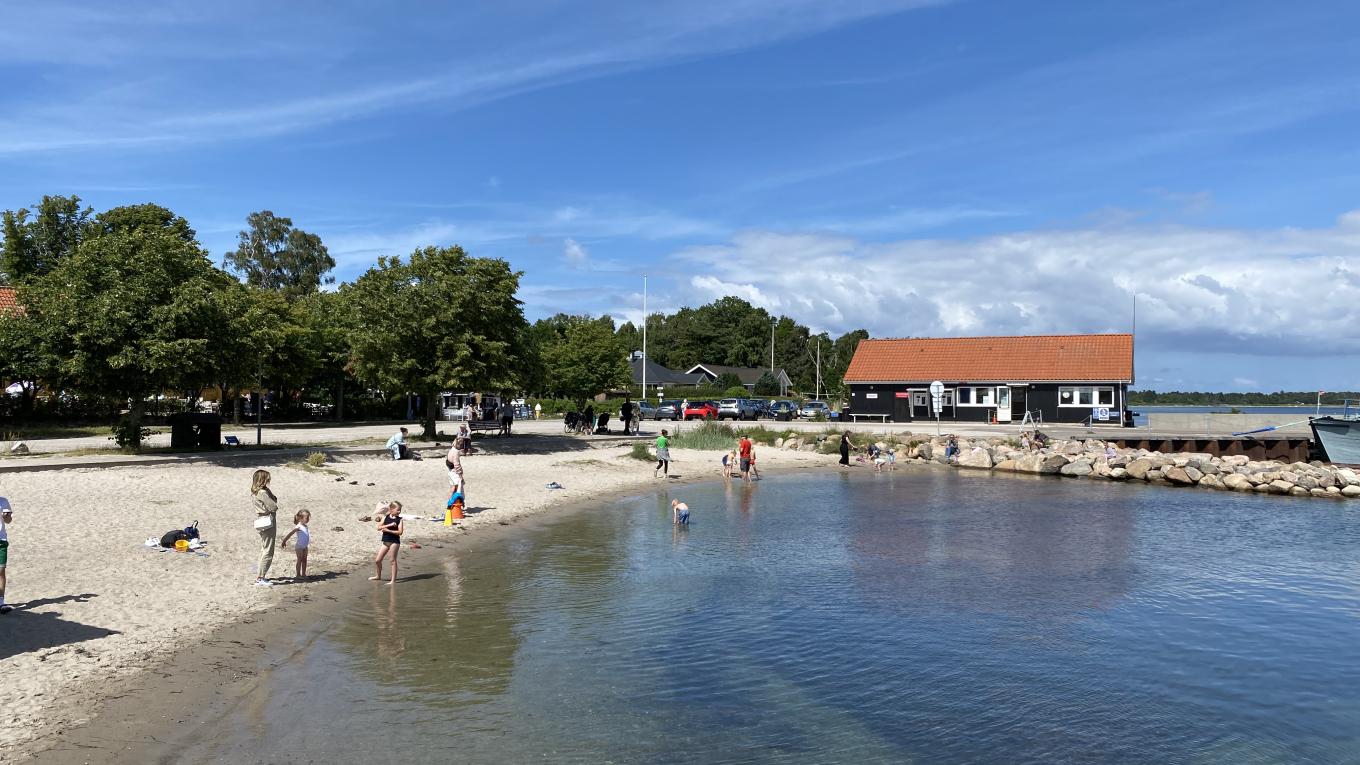 Pladser ved strand og by